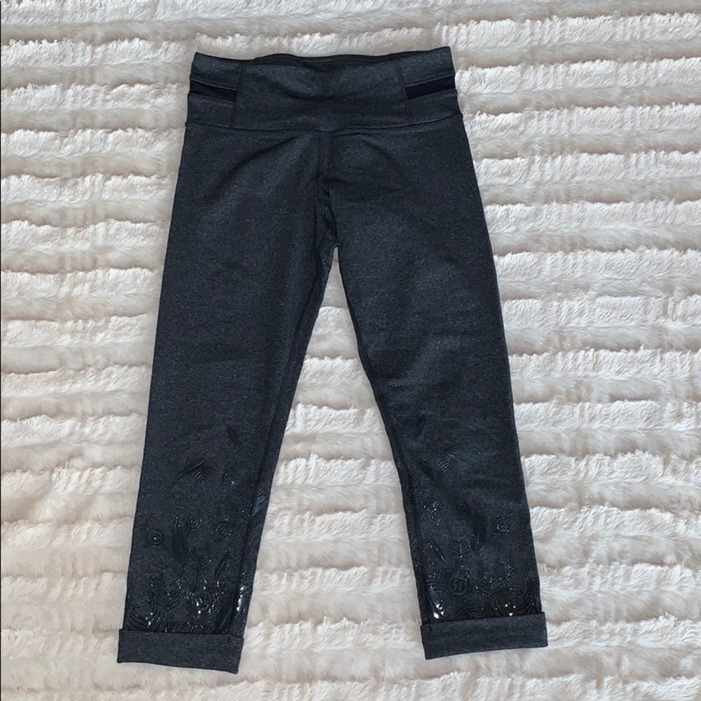 Lululemon Acro crop size 4
